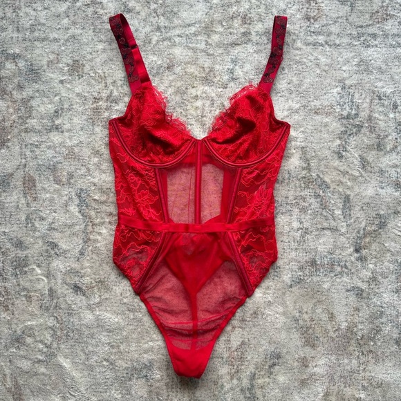 Victorias Secret VERY SEXY
Shine Strap Unlined Lace & Mesh Teddy Medium NWOT! - Picture 4 of 7